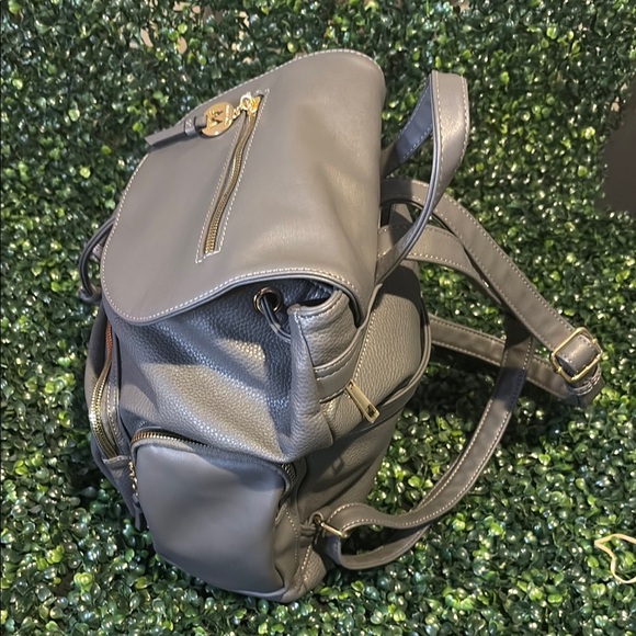 MIA K - Picture 6 of 11